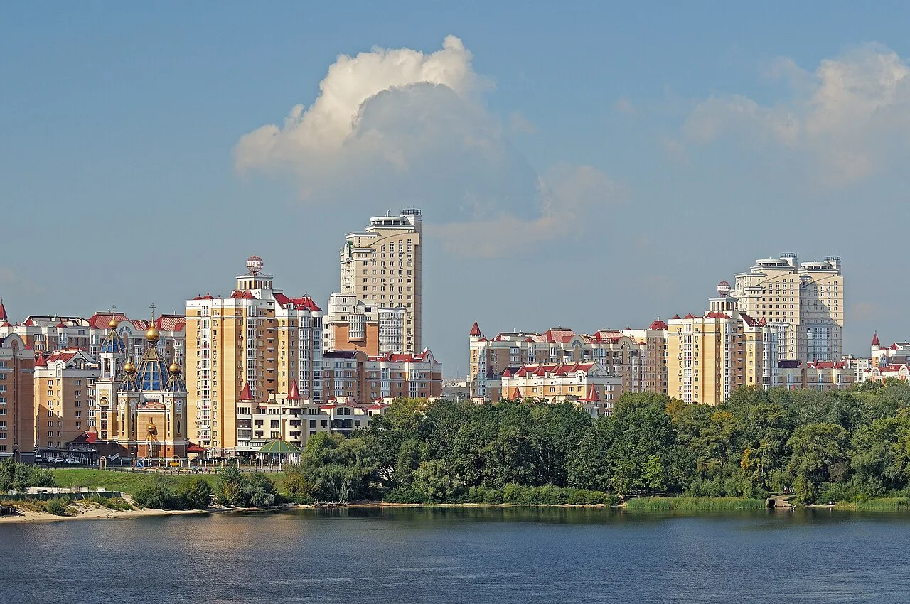 Берег Дніпра в районі Оболоні, Київ